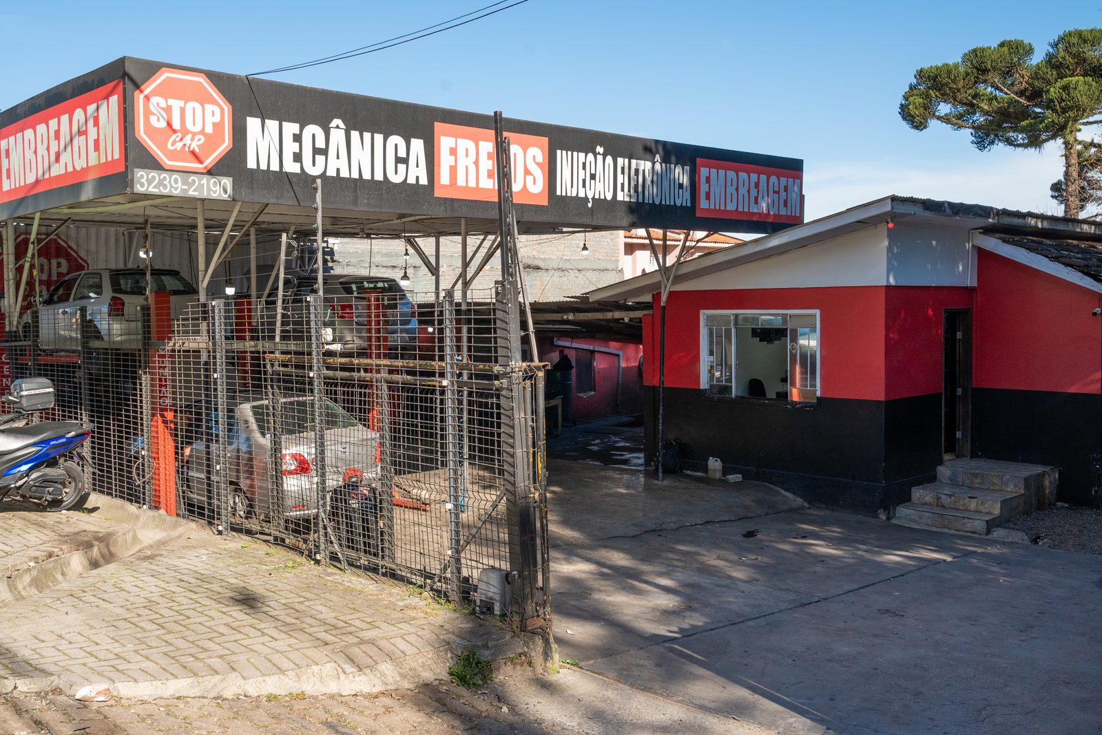 Fachada da Stop Car Oficina em Santa Cândida